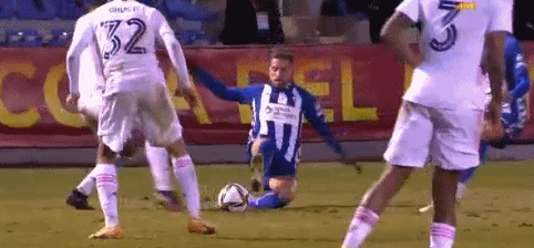 国安球员列队欢迎两位久违强援入队，中超金靴意外领衔，值得期待