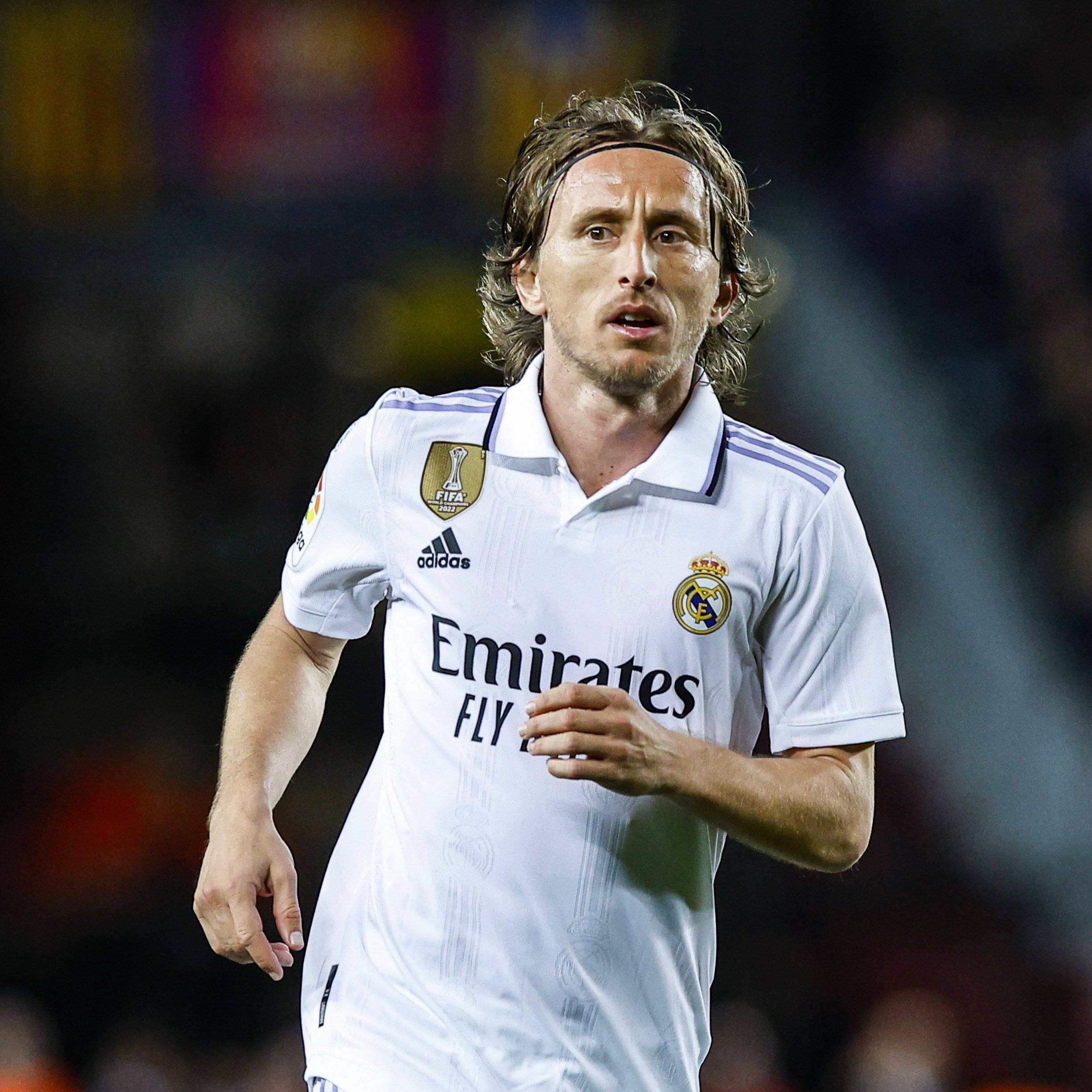 纽卡球迷在基地附近拉横幅：伊萨克是只纯粹的老鼠