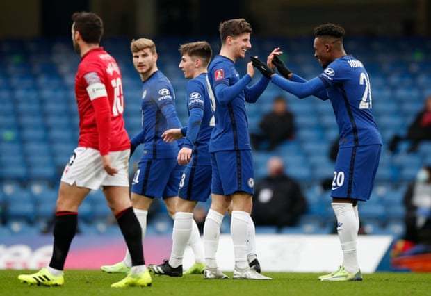 承认吧！皇马太子就是被高估的体系球员，离开伯纳乌啥也不是